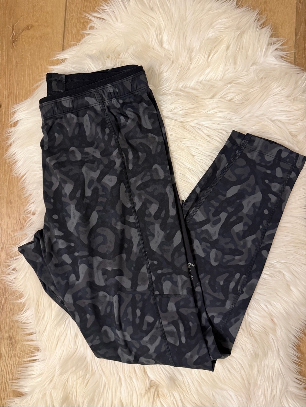 Arc'teryx Men's Black & Gray Camo Base Layer Fleece Joggers Size Large